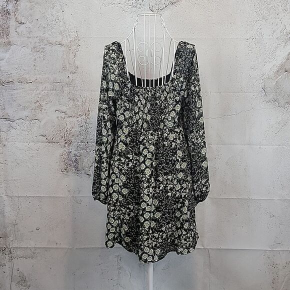 Live to be Spoiled Floral Long Sleeve Dress Mini Length Women's Size M - Picture 7 of 12